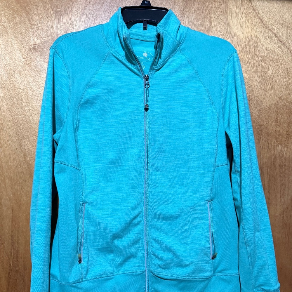 Women’s running jacket with thumb openings